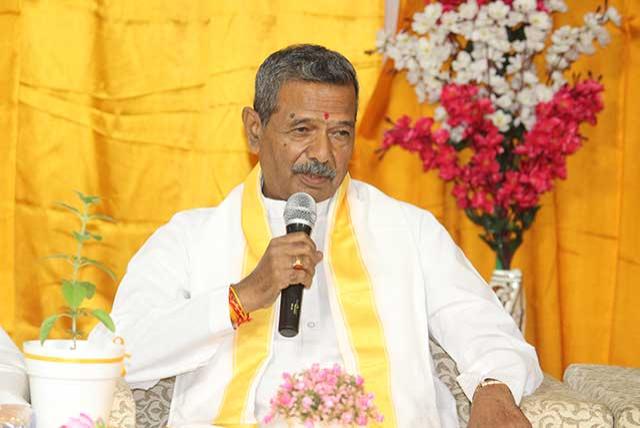 Shri Bhuvnesh Ji addressing the audience on the occasion of celebration of International Mother's Day organised by Sahasra Sheersha Devi Mandal (unit of Maharishi World Peace Movement) at Maharishi Vedic Sanskritik Kendra Bhopal.