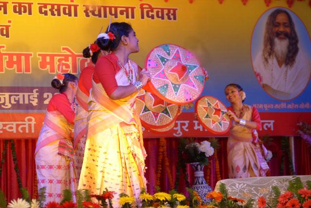 Dance performance by Maharishi Vidya Mandir Guwahati V students.