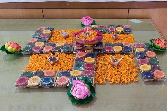 Sahasrasheersha Devi Mandal, female wing of Maharishi World Peace Movement, Bhopal chapter had a pre-Diwali celebration at Maharishi Vedic Sanskritik Kendra, Arera Colony with great enthusiasm.