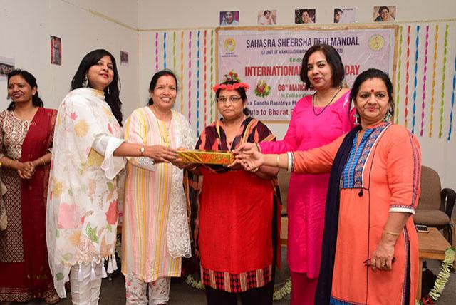 Maharishi World Peace Movement celebration,  Smt Vandana Saxena MCEE Lambakheda was selected as the ''Queen of the day - SDM'' and was felicitated with a crown & gift. Female staffs of Indira Gandhi Rashtriya Manav Sangrahalaya, Bhopal were also felicitated by SDM Bhopal members.