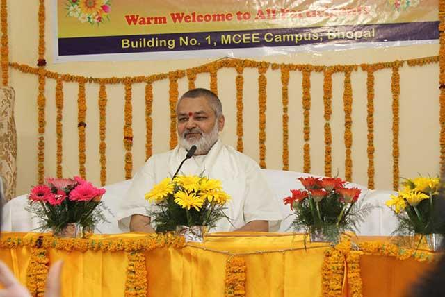 Presiding the valedictory celebration, Brahmachari Girish Ji said in his address that Vedic Science contains knowledge of every area of life.