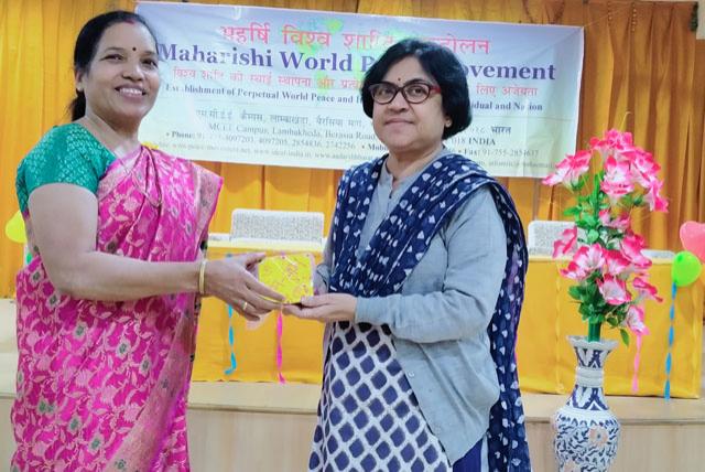 Sahasrasheersha Devi Mandal, female wing of Maharishi World Peace Movement, Bhopal chapter had a pre-Diwali celebration at Maharishi Vedic Sanskritik Kendra, Arera Colony with great enthusiasm. 