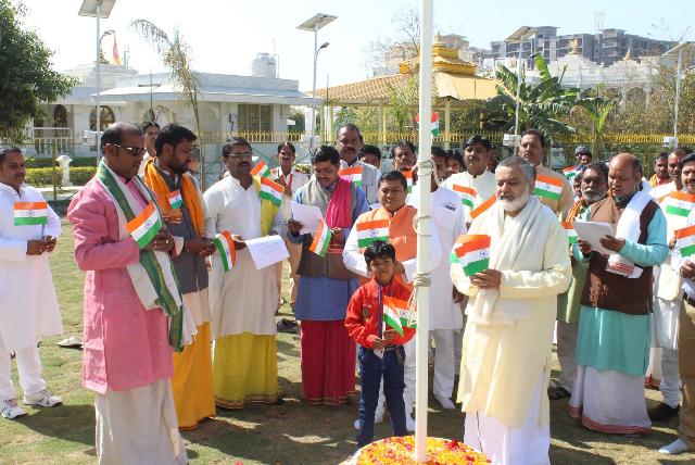 Brahmachari Shri Girish Ji has hoisted Indian Flag with Vedic Pundits and Members of Guru Dev Brahmanand Saraswati Ashram Bhopal on 26 January 2018 Republic Day of India.