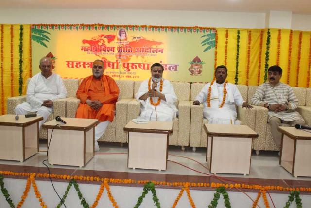 Fourth anniversary of Maharishi Sahasrasheersha Purusha Mandal-Gents wing of Maharishi World Peace Movement was celebrated on auspicious day of Akshaya Tritiya at Bhopal. About 200 Participants have attended the celebration.Left to right: Shri V. R. Khare, Vaidya Shri Balendu Shekhar Dwivedi, Brahmachari Girish, Prof. Bhuvnesh Sharma and Shri Gulshan Chawla.