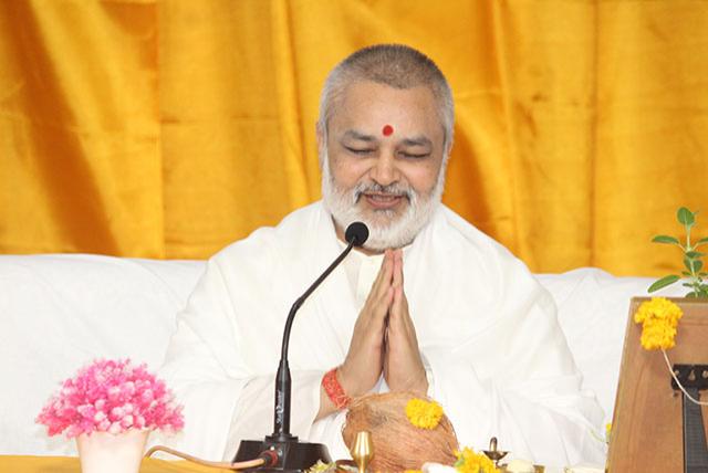 Pujya Brahmachari Girish Ji greeting the audience on the occasion of celebration of International Mother's Day organised by Sahasra Sheersha Devi Mandal (unit of Maharishi World Peace Movement) at Maharishi Vedic Sanskritik Kendra Bhopal.