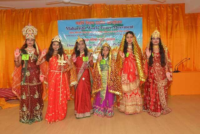 Foundation Day of Sahasrasheersha Devi Mandal, female wing of Maharishi World Peace Movement celebrated its foundation day on Saturday 13th October 2018 at Maharishi Vedic Cultural Centre, Arera Colony, Bhopal. The programme started with Gurupujan and lighting of the lamp.
On this occasion we have organized Extempore Competition for students, Bhajan Competition for teachers and surprise competition for parents. Winners were awarded with prices. ??? with Brahmachari Girish in Bhopal, Madhya Pradesh.