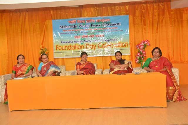 Foundation Day of Sahasrasheersha Devi Mandal, female wing of Maharishi World Peace Movement celebrated its foundation day on Saturday 13th October 2018 at Maharishi Vedic Cultural Centre, Arera Colony, Bhopal. The programme started with Gurupujan and lighting of the lamp.
On this occasion we have organized Extempore Competition for students, Bhajan Competition for teachers and surprise competition for parents. Winners were awarded with prices. ??? with Brahmachari Girish in Bhopal, Madhya Pradesh.