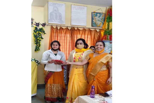 Sahasrasheersha Devi Mandal, female wing of Maharishi World Peace Movement celebrated Vasant Panchami at Maharishi Vidya Mandir, Ayodhya Nagar,  Bhopal today with various activities.<br/>
Celebration started with the Guru Pujan followed by Saraswati Pooja and Group meditation. Smt.Suman Yadav, Secretary, Ayodya Nagar, Bhopal welcomed everyone present there.<br/>
On this occasion, Smt. Arya Nandkumar, National Secretary - Communication in her address briefed about Vasant Panchami and the importance of Saraswati Pooja. She further added that this day is auspicious for Sikhs due to the marriage of their Guru taken place on Vasant Panchami day. So there is no need to see any muhurth etc for doing any noble things. Smt.Suman Yadav, Principal, Maharishi Vidya Mandir, Ayodhya Nagar, Bhopal in her speech conveyed that Goddess Saraswati, the Goddess of knowledge and music is worshipped on the day of Vasant Panchami. We all should worship Saraswati Ji regularly so that we can get continuous knowledge. There were games namely 