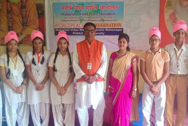 World Peace Day was celebrated today at Maharishi Vidya Mandir Bareilly UP. Programme was started with Shri Guru Parampara Pujan followed by Pranayam and group practice of TM.
     Principal R.L.Singh explained contribution of His Holiness Maharishi Mahesh Yogi Ji in establishing world Peace. 
      On this occasion Maharishi Peace Volunteers along with students and staff members taken oath to contribute their effort to establish peace by practicing TM daily.