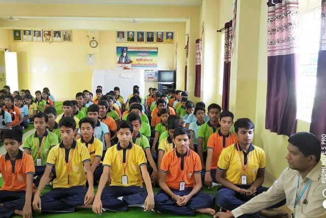 Today on 21 September 2019, World Peace Day Celebrated in School Premises. At the occasion Mr. Nitin SAdgir, S.D.O, Tumsar was The Chief Guest of Function. Mrs. Urmila Turkar (TGT) has given Introductory Speech of Maharishi World Peace Movement. Principal Dhirendra Purohit Welcome The Chief Guest by offering him a bouquet. Shree Guru Parampara Poojan was done after Guest's welcome. T.M. Teacher Mr. Akhil Mishra taken Pranayam and Group Practice of T.M. for All Students of Class IX & X with their Teachers. Speech regarding Maharishi World Peace Movement and his importance was explained by The Principal. Then Mr. Nitin Sadgir shared his valuable experience of Meditation in his speech. In the last OATH taking was done by the Principal. Mr. Umesh Chauhan has given Vote of Thanks. Kindly acknowledge the receipt for the same.