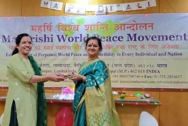 Sahasrasheersha Devi Mandal, female wing of Maharishi World Peace Movement, Bhopal chapter had a pre-Diwali celebration at Maharishi Vedic Sanskritik Kendra, Arera Colony with great enthusiasm.