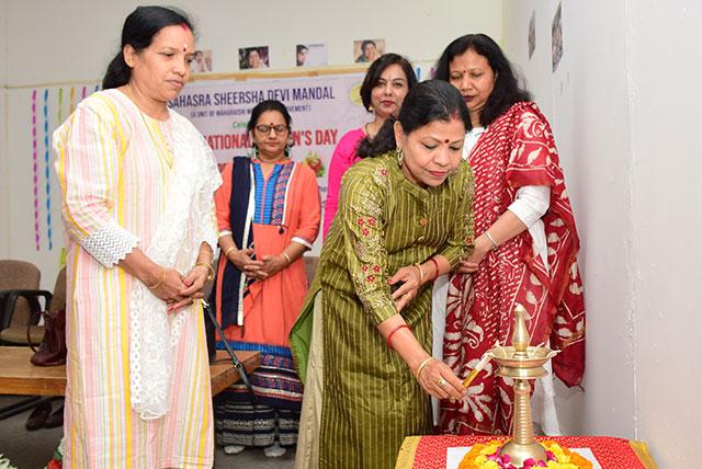 Maharishi World Peace Movement celebration started with group Transcendental Meditation and lighting of lamp by Smt. Reeta Prakasham, State President, MP, Smt.Chitra Shrivastava, Chair person Samvedna Society for Global Concerns, Smt.Arya Nandkumar, National Secretary - Communication, Maharishi World Peace Movement and Smt.Suman Yadav, District Secretary, Bhopal. Smt.Arya Nandkumar welcomed all the dignitaries and participants present there. 