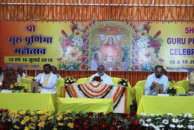 1st Day of Shri Guru Purnima was celebrated on 15th July 2019 at Manglam Bhawan, Maharishi Vidya Mandir Ratanpur Bhopal.
Brahmachari Girish Ji and all different Maharishi organisations heads offered their achievements to the lotus feet of Shri Gurudev Brahmanand Saraswati Ji Maharaj.