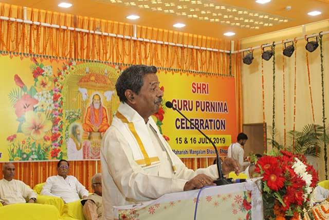 Guru Purnima was celebrated in grand way at Maharishi Mangalam Auditorium, Maharishi Vidya Mandir School campus, Hoshangabad Road, Bhopal on 16 July 2017.