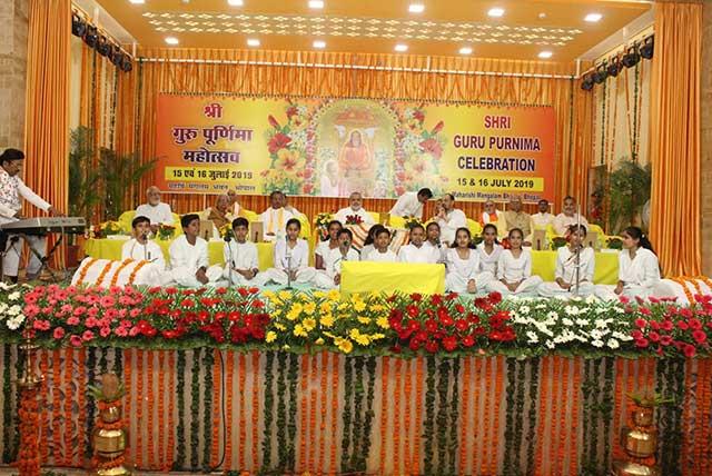 Group song was performed by Students of Maharishi Centre for Educational Excellence Bhopal on 1st Day of Shri Guru Punrmia celebration organised on 15th July 2019 at Manglam Bhawan, Maharishi Vidya Mandir Ratanpur Campus. 