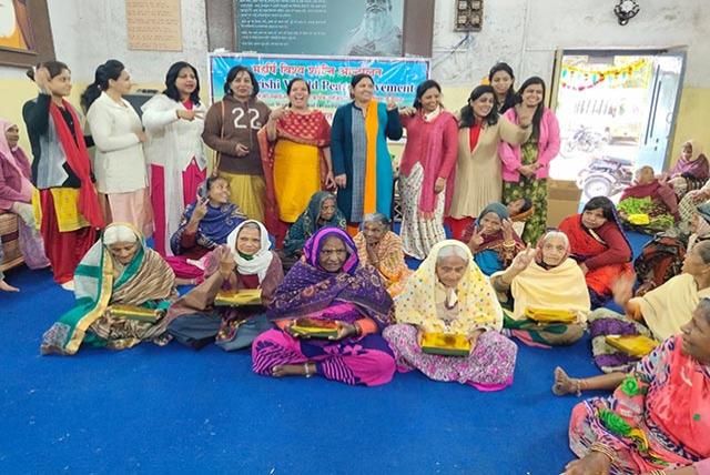 Sahasrasheersha Devi Mandal, female wing of Maharishi World Peace Movement celebrated new year at Aasra Old Age Home, Idgah Hills, Bhopal on 2nd January 2020.