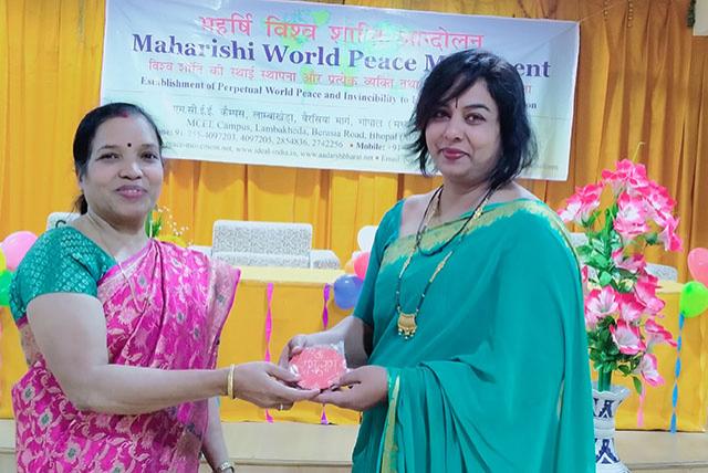 Sahasrasheersha Devi Mandal, female wing of Maharishi World Peace Movement, Bhopal chapter had a pre-Diwali celebration at Maharishi Vedic Sanskritik Kendra, Arera Colony with great enthusiasm. 