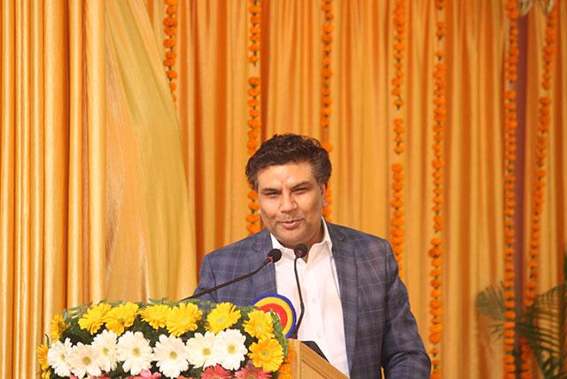 Shri Manoj Tyagi, CEO of Sanskar Channel is addressing the audience at conference on 'Role of Media in Creating World Peace' organised by Maharishi Organisation on 12th January 2019 at Bhopal.