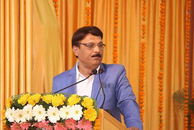 Shri S P Tripathi, MD of Swaraj Express, SMBC News Channel is addressing the audience at conference on 'Role of Media in Creating World Peace'organised by Maharishi Organisation on 12th January 2019 at Bhopal.