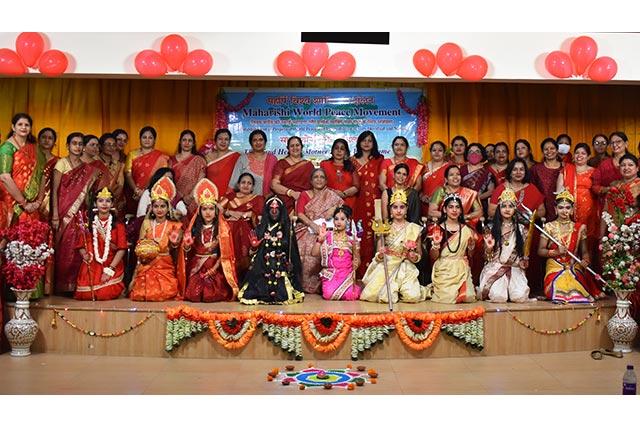 Sahasrasheersha Devi Mandal-female wing of Maharishi World Peace Movement celebrated its 8th Foundation Day in a grand manner at Maharishi Vedic Sanskritik Kendra, Arera Colony, Bhopal. The programme was anchored by Ms. Neha Sharma.