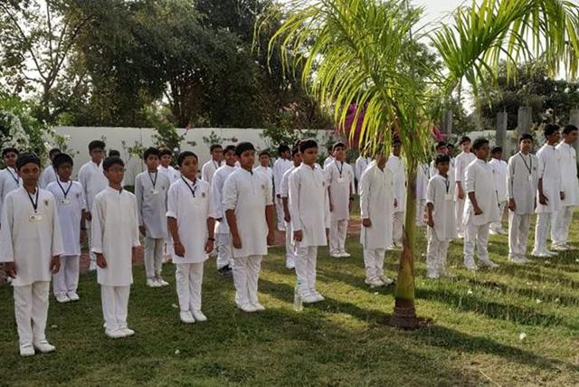 Peace Assembly participants visit Maharishi Mahesh Yogi Vedic Vishwavidyalaya Campus.